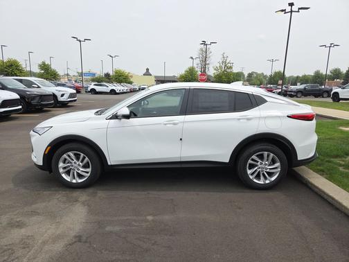 Summit White 2026 Buick Envista Preferred FWD