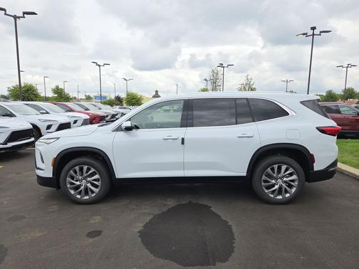 Iridescent White Tricoat 2026 Buick Enclave Preferred FWD