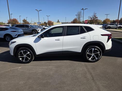 Summit White 2024 Chevrolet Trax FWD 1RS