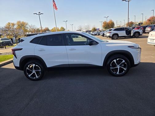 Summit White 2024 Chevrolet Trax FWD 1RS