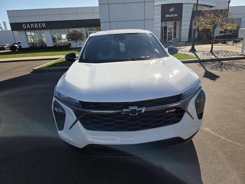 Summit White 2024 Chevrolet Trax FWD 1RS