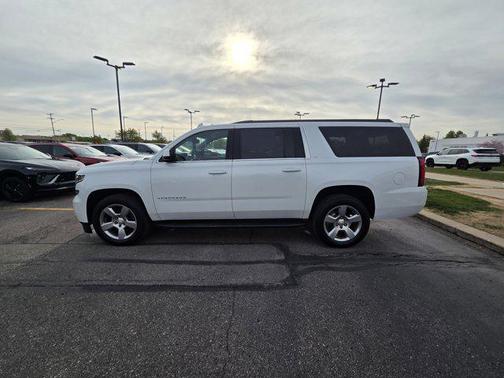 Iridescent Pearl Tricoat 2019 Chevrolet Suburban LT
