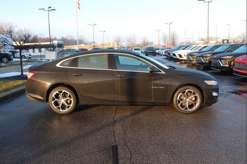 Mosaic Black Metallic 2022 Chevrolet Malibu FWD LT