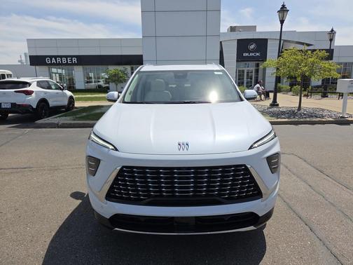 Iridescent White Tricoat 2026 Buick Enclave Avenir FWD