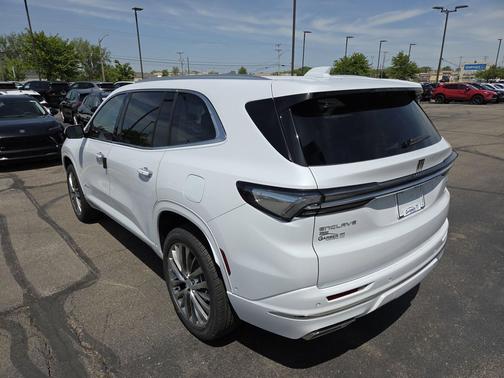 Iridescent White Tricoat 2026 Buick Enclave Avenir FWD