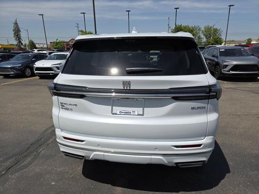 Iridescent White Tricoat 2026 Buick Enclave Avenir FWD
