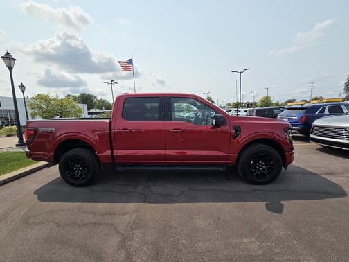 Rapid Red Metallic Tinted Clearcoat 2025 Ford F-150 XLT