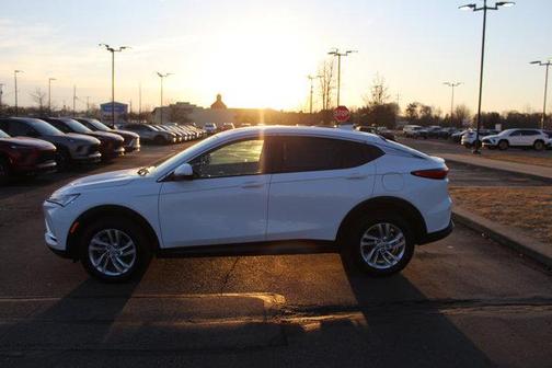 Summit White 2024 Buick Envista Preferred FWD