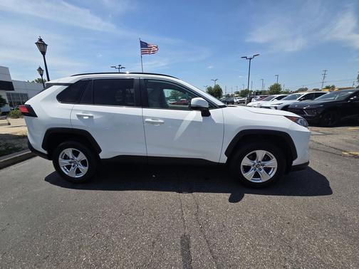 Super White 2019 Toyota RAV4 XLE