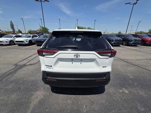 Super White 2019 Toyota RAV4 XLE