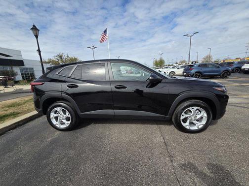 Mosaic Black Metallic 2025 Chevrolet Trax LS