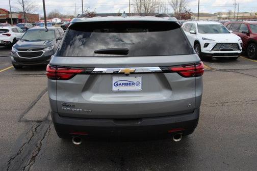 Sterling Gray Metallic 2023 Chevrolet Traverse LT Leather