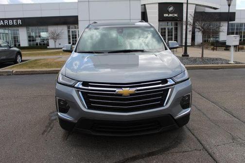Sterling Gray Metallic 2023 Chevrolet Traverse LT Leather