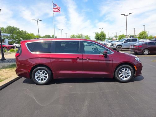 Velvet Red Pearlcoat 2023 Chrysler Pacifica Touring L