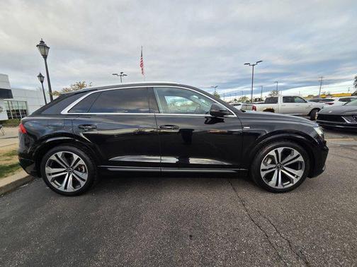 Mythos Black Metallic 2022 Audi Q8 55 Prestige