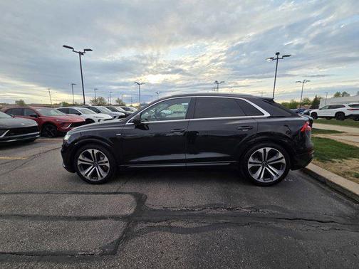 Mythos Black Metallic 2022 Audi Q8 55 Prestige