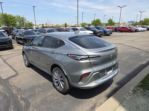 Moonstone Gray Metallic 2026 Buick Envista Avenir FWD