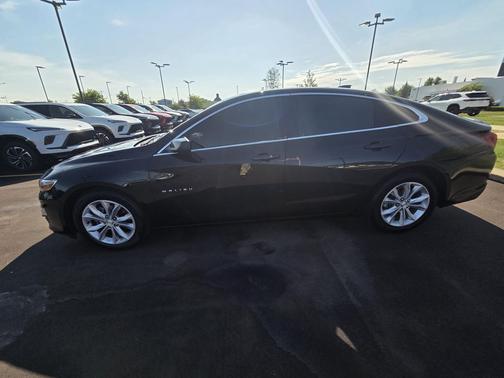Mosaic Black Metallic 2024 Chevrolet Malibu FWD 1LT