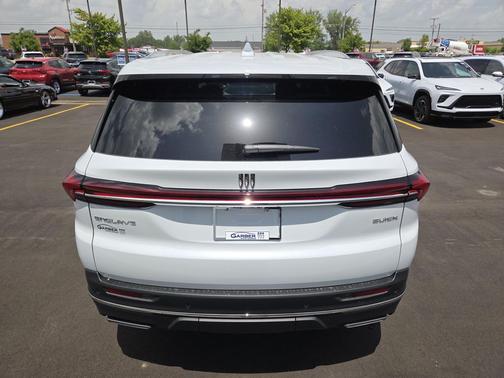 Iridescent White Tricoat 2026 Buick Enclave Preferred FWD