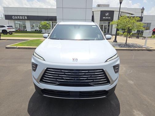 Iridescent White Tricoat 2026 Buick Enclave Preferred FWD