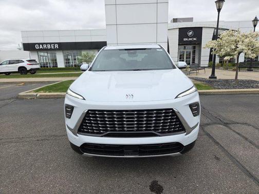 Iridescent White Tricoat 2026 Buick Enclave Avenir FWD