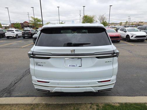 Iridescent White Tricoat 2026 Buick Enclave Avenir FWD