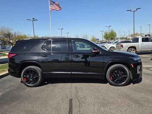 Mosaic Black Metallic 2023 Chevrolet Traverse Premier