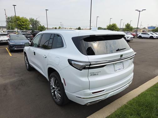 iridescent white tricoat 2026 Buick Enclave Avenir FWD