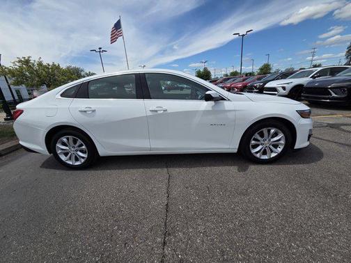 Summit White 2023 Chevrolet Malibu FWD 1LT