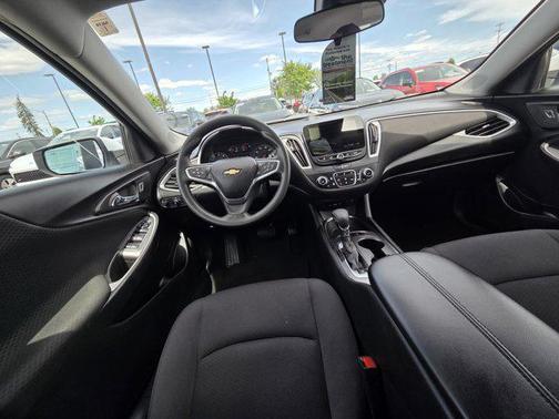 Summit White 2023 Chevrolet Malibu FWD 1LT