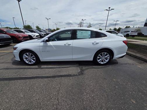 Summit White 2023 Chevrolet Malibu FWD 1LT