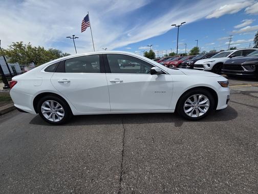 Summit White 2023 Chevrolet Malibu FWD 1LT