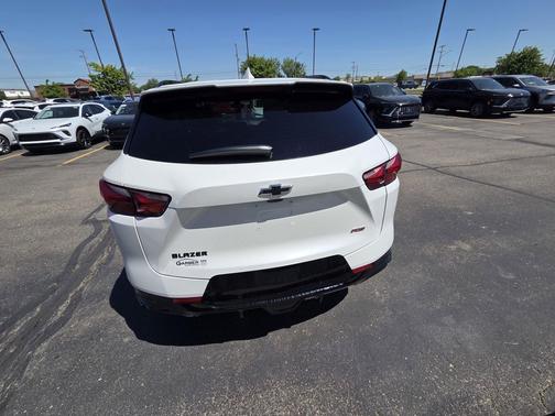 Iridescent Pearl Tricoat 2021 Chevrolet Blazer RS