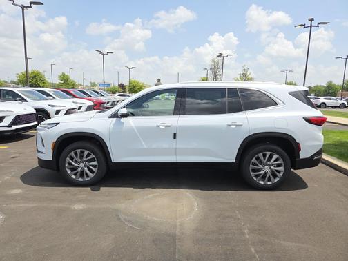 Iridescent White Tricoat 2026 Buick Enclave Preferred FWD