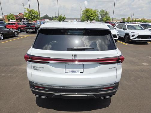 Iridescent White Tricoat 2026 Buick Enclave Preferred FWD