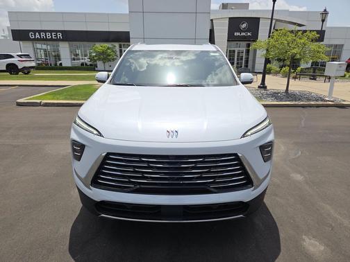 Iridescent White Tricoat 2026 Buick Enclave Preferred FWD