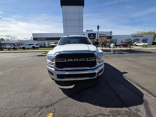 Bright White Clearcoat 2022 RAM 3500 Big Horn Crew Cab 4x4 8' Box