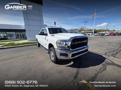 Bright White Clearcoat 2022 RAM 3500 Big Horn Crew Cab 4x4 8' Box