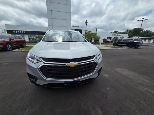Silver Ice Metallic 2020 Chevrolet Traverse LS
