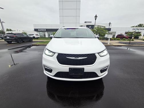 Bright White Clearcoat 2023 Chrysler Pacifica Limited