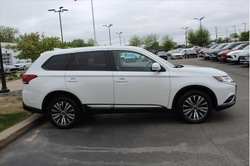 2020 Mitsubishi Outlander SE
