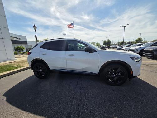 White Frost Tricoat 2023 Buick Envision Essence AWD