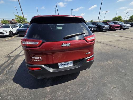 Deep Cherry Red Crystal Pearlcoat 2017 Jeep Cherokee Latitude
