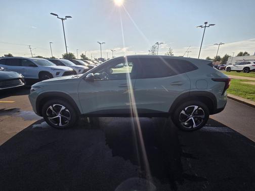 Cacti Green 2024 Chevrolet Trax FWD 1RS