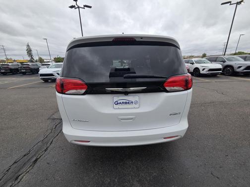 Bright White Clearcoat 2022 Chrysler Voyager LX