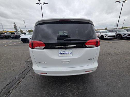 Bright White Clearcoat 2022 Chrysler Voyager LX