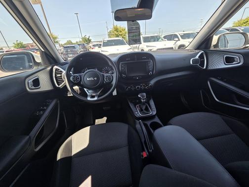 Snow White Pearl 2022 Kia Soul LX