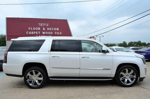 2017 Cadillac Escalade ESV Luxury