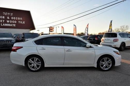 Photo 3 of 30 of 2016 Nissan Altima 3.5 SL