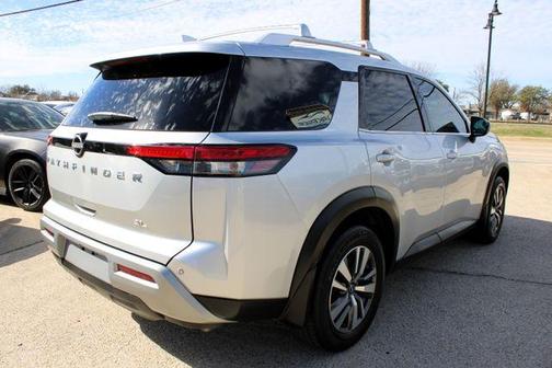 2022 Nissan Pathfinder SL